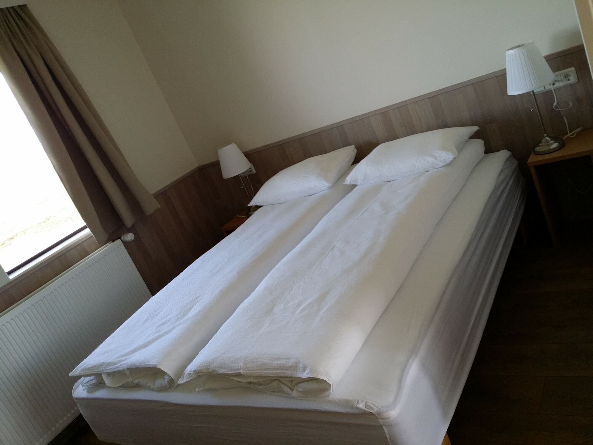 Guesthouse Stoeng And Cottages Ngoại thất bức ảnh